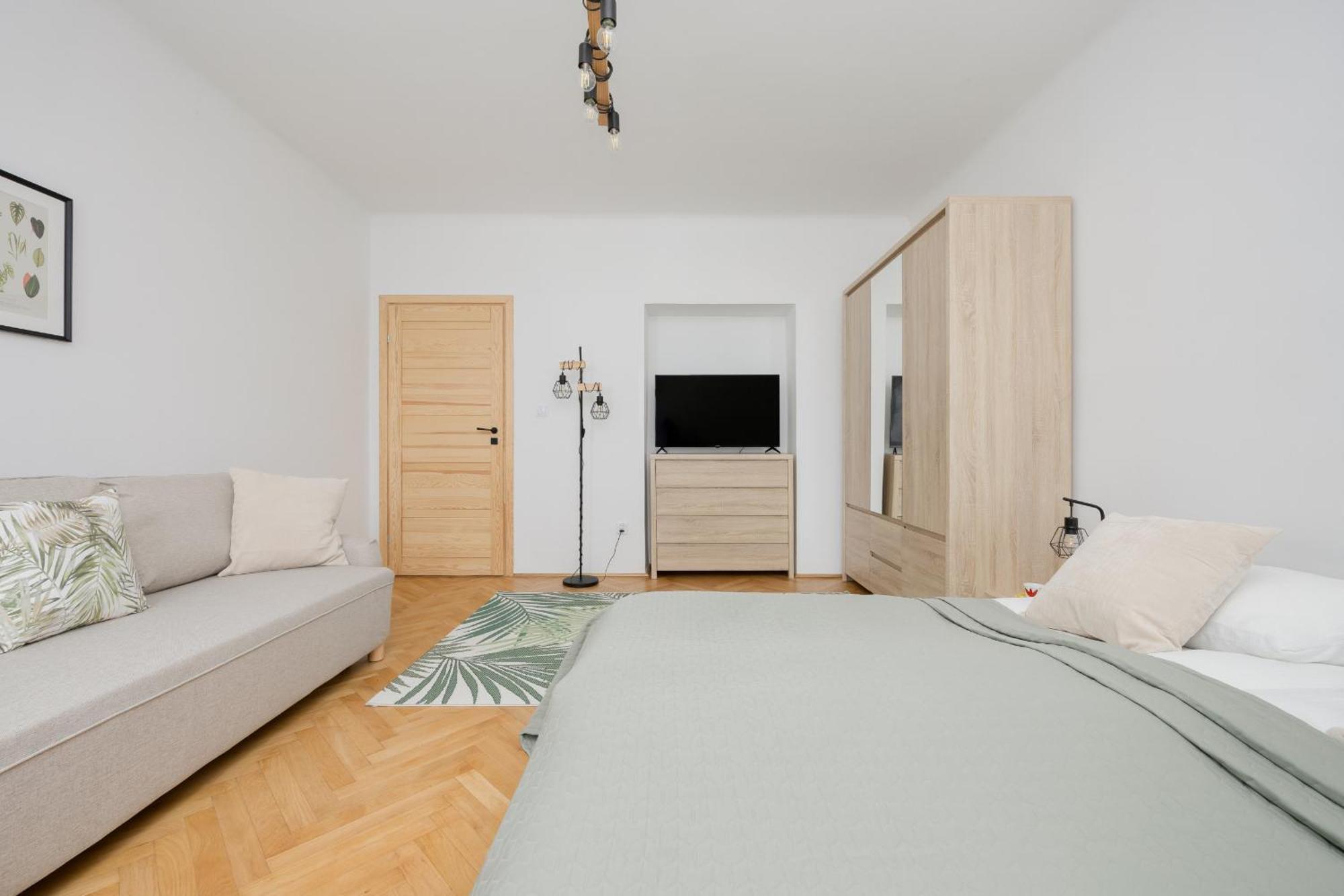 Spacious Apartment For 6 People Near The Old Town By Noclegi Renters Varšava Exteriér fotografie